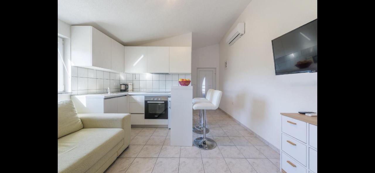 Aurum Luxury Apartments Vir Exterior photo